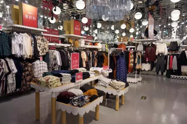 它帮你集齐快消品牌，一伙打折让你365天穿衣不重样