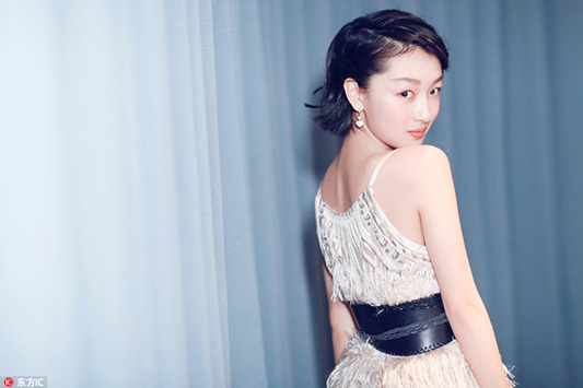 杨幂宋茜热巴现场比柔韧性,杨幂宋茜孟美岐