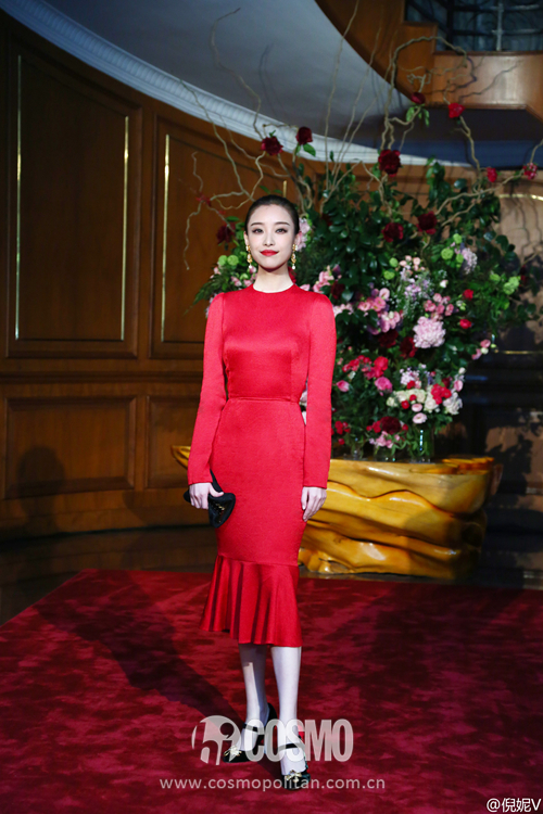 倪妮街景拍照姿势,倪妮最火拍照姿势