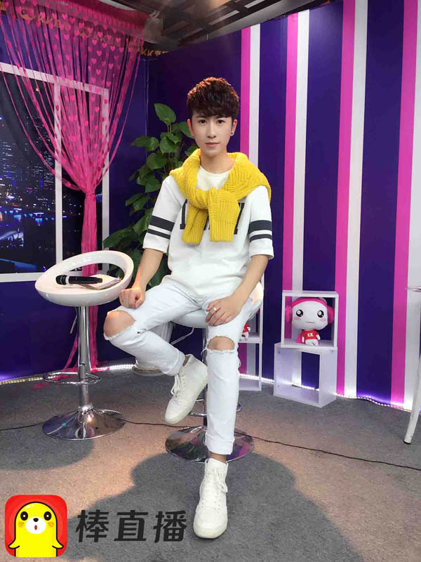 棒直播全新美妆节目《小逸拜托了》解锁“颜值”新玩法