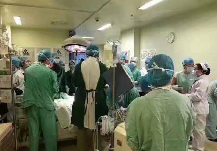 又有人倒下了！福建一25岁女护士，值夜班时突发心肌炎，生命垂危！这个季节，要小心了！