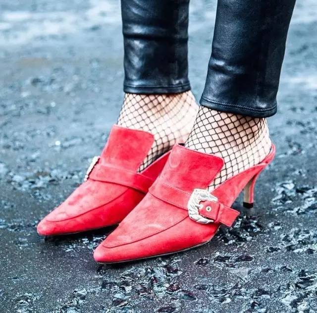 潮范十足的休闲鞋出行时尚两不误,盘点五款适合日常穿搭的时尚潮鞋