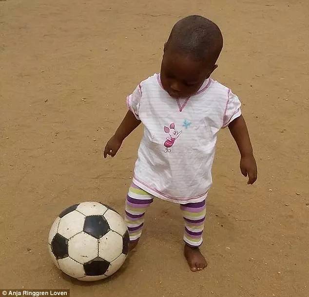 一张让人心碎的照片后的感人故事，丹麦女子被评为感动全球年度人物