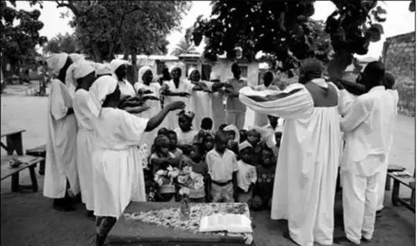 一张让人心碎的照片后的感人故事，丹麦女子被评为感动全球年度人物