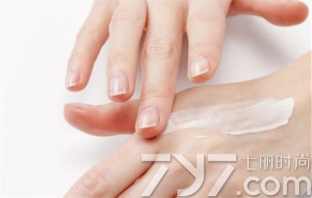 凡士林身体乳哪款好使些,凡士林身体乳哪款是清爽好吸收的