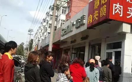 北京街头火爆排队美食小吃,北京好吃的美食店铺推荐