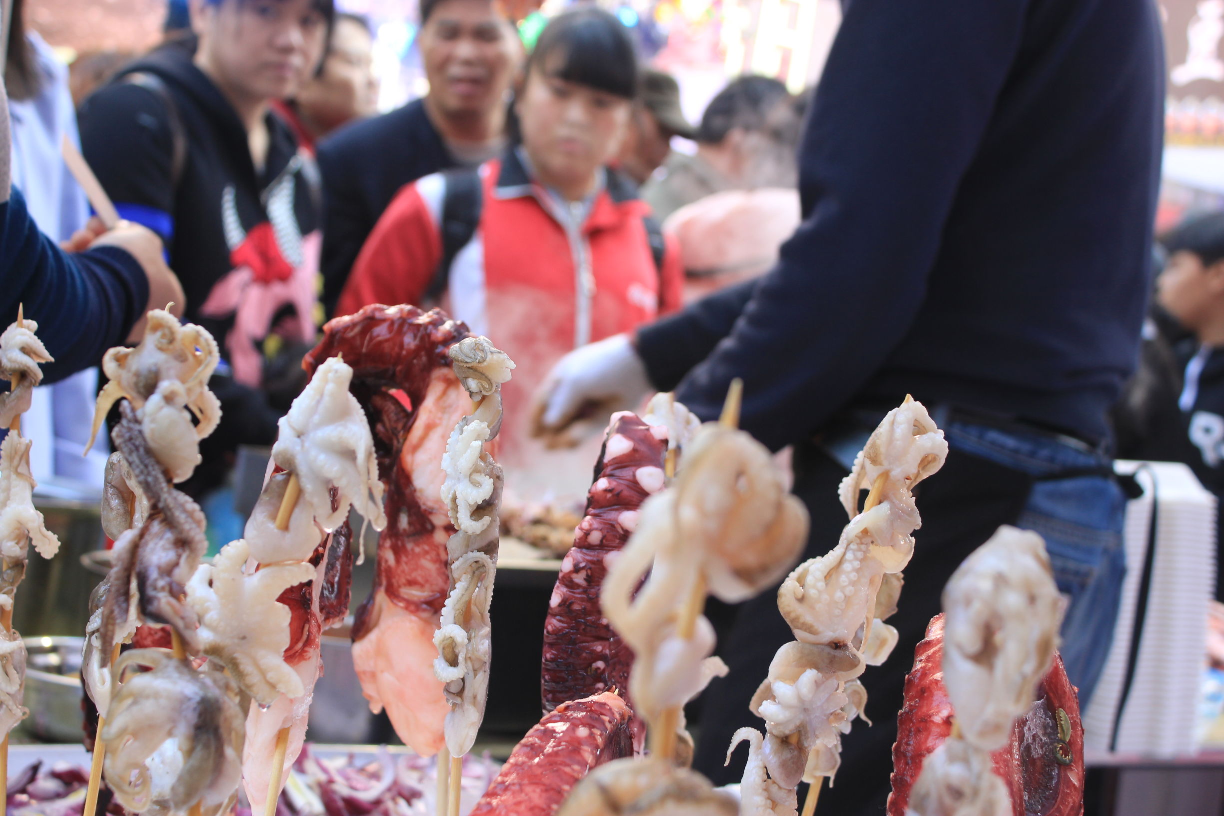 万人空巷！明星、美食、豪车，塞满柳南万达金街