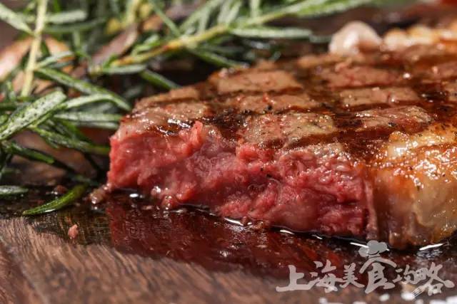 带上你的Dior、YSL到这家高逼格西餐厅，按口红数吃牛排！