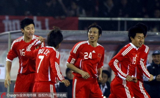 两年从中甲跳入豪门的他堪称励志却迅速沦落被传花钱进国足