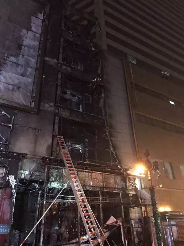 昨晚,小白楼欧式风情街一商铺发生火情!