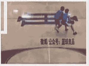 篮球突破如何防止防守人员掏球,实战篮球突破容易被包夹切球