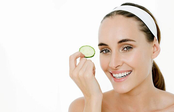 长痘痘的原因和改善方法脸颊长痘,右脸颊起痘痘什么原因