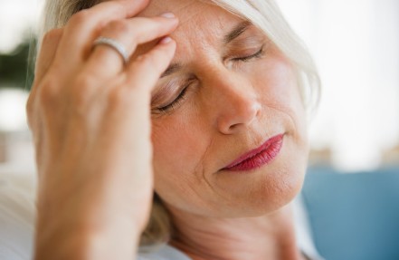 更年期怎么保养自己，犹如不老女神赵雅芝不老男神钟汉良