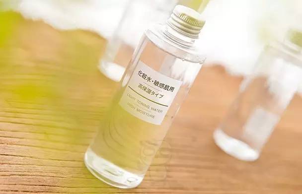 推荐一下最近很火的护肤品 (最近朋友推荐一款很好用的护肤品)