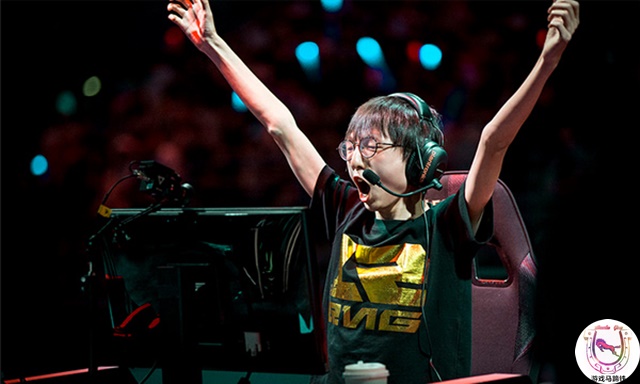 s6总决赛faker哭了全场高呼,faker连胜盲僧很膨胀竟然出个金身