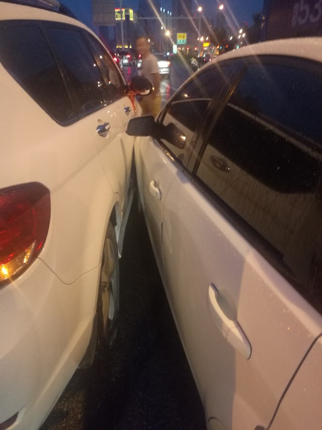 长城哈弗h6哪个性价比高,红旗hs5和哈弗h6哪个值得购买