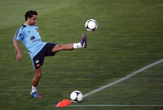 如何踢好足球基本功,足球基本功训练方法颠球