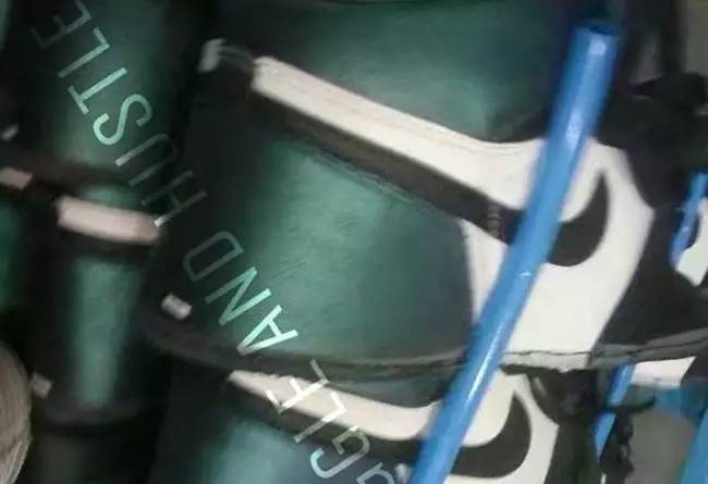 aj1为什么感觉两双鞋面不一样,aj1灰白高帮最新发售的是限量款吗