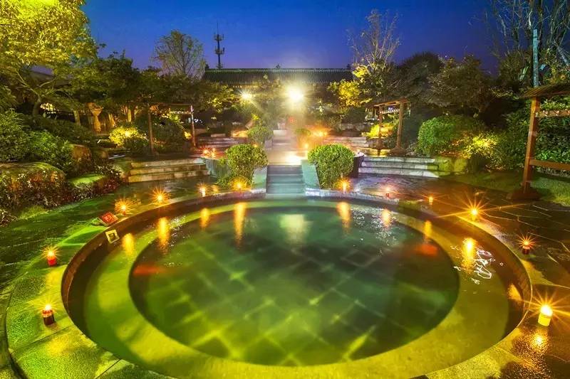 惊艳！绿皮火车开进温泉城，将VIP泡汤进行到底！「浙里温暖NO.11」