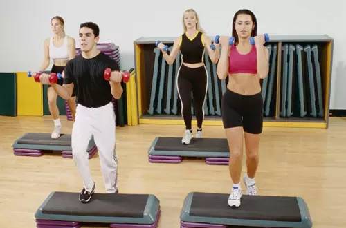 紧致腰部和腿部的健身操教学