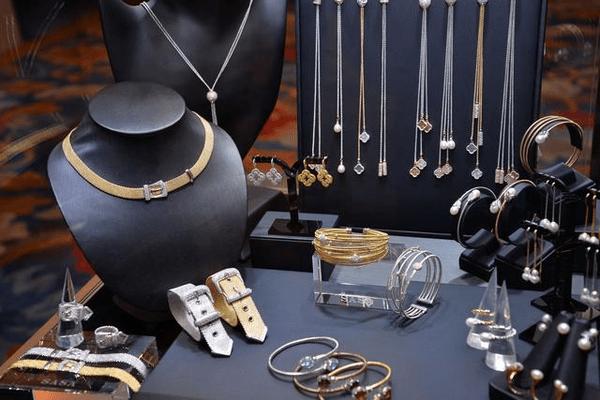 龙泽润宝珠宝,龙泽润宝直播