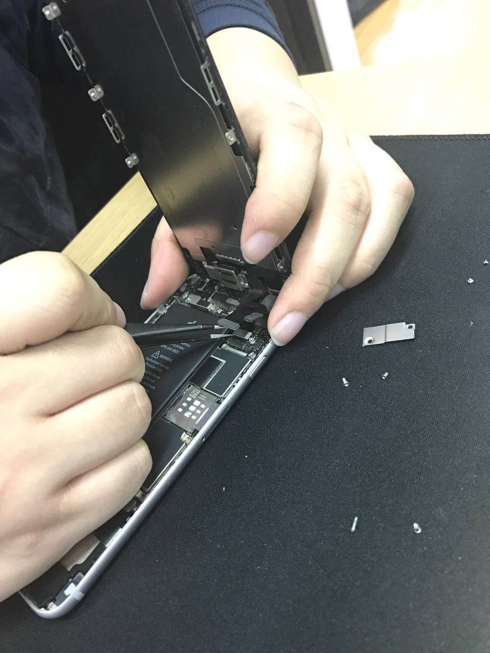 iphone6屏幕换玻璃,iphone6屏幕更换多少钱