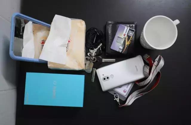 「新深漂」我们在租来的10㎡里，梦想装下整个世界