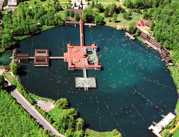 世界十大温泉排名第一,世界十大温泉镇