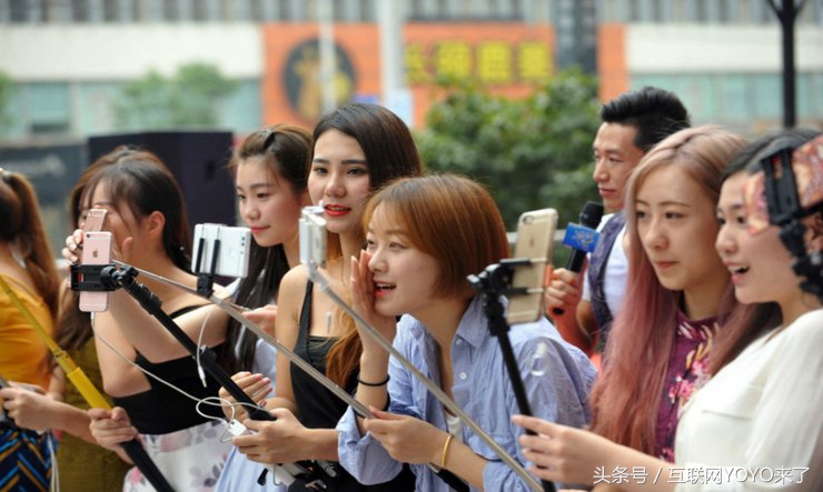 直播软件2017大胆预测：始于猎奇，兴于看肉，死于微商