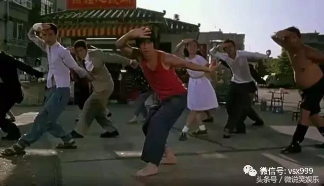 周星驰模仿李小龙跑步,周星驰模仿魔鬼终结者