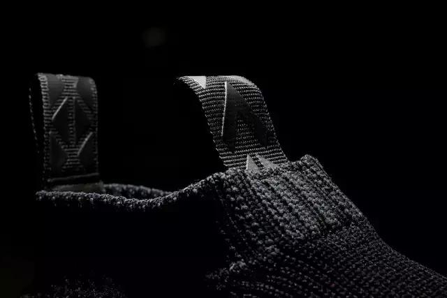 介是一个足以重新定义FootballSneaker的跨界