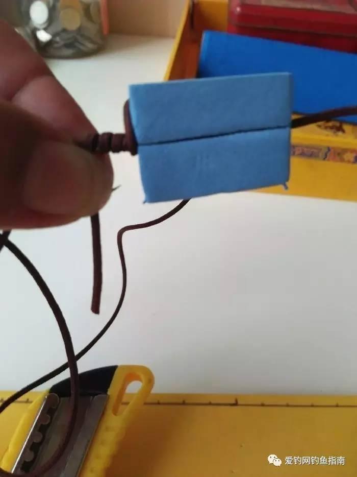 怎么利用蝴蝶夹绑鱼钩视频,用橡皮绑鱼钩教学视频