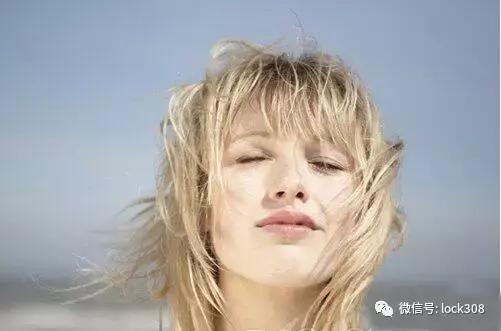 头发干枯毛躁去美容院,做完头发很干很毛躁怎么处理