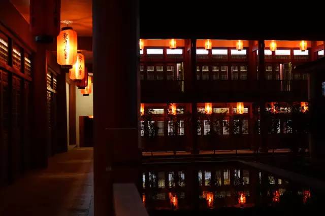 一个长得像李小龙的男人，在长泰一村子里，建了个千与千寻的奇幻世界