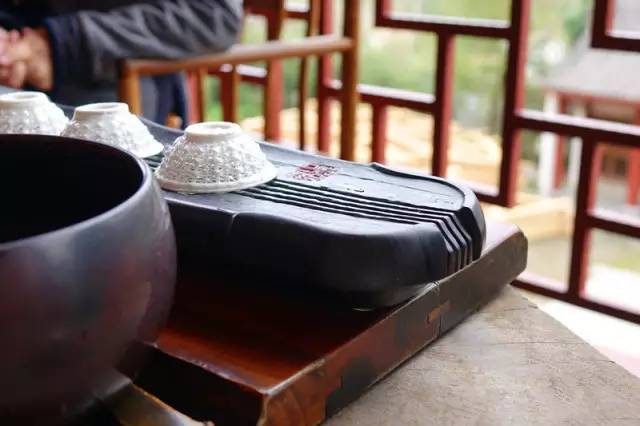 一个长得像李小龙的男人，在长泰一村子里，建了个千与千寻的奇幻世界