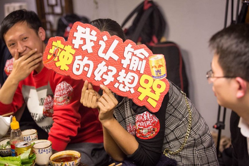 「有福利！」凤望龙门开业来，只有四人吃到最后的特辣锅，我们挑战了全素菜