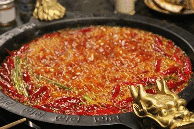 「有福利！」凤望龙门开业来，只有四人吃到最后的特辣锅，我们挑战了全素菜