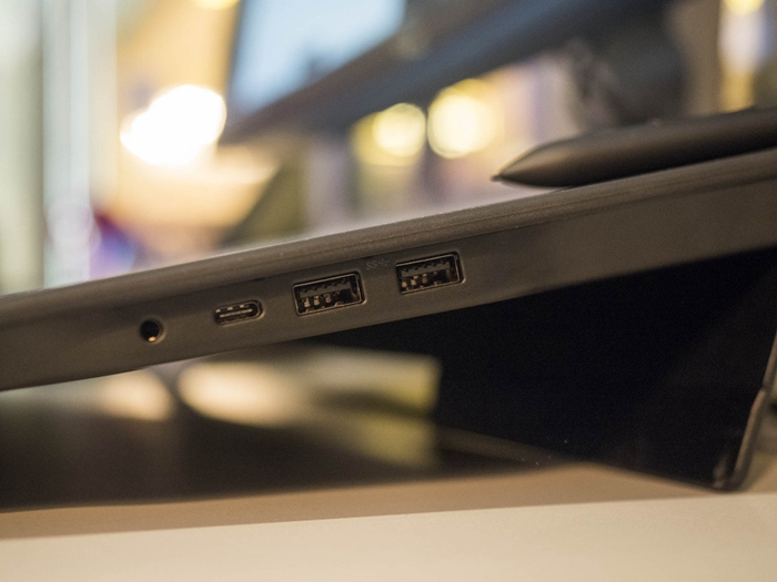 这台机器叫做DellCanvas，它是戴尔的SurfaceStudio