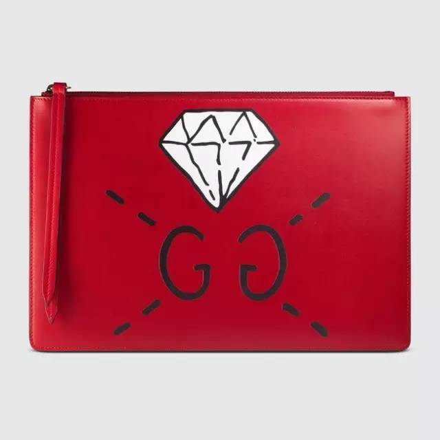 焦糖色大衣搭配什么包包好看,奢品包包如何穿搭