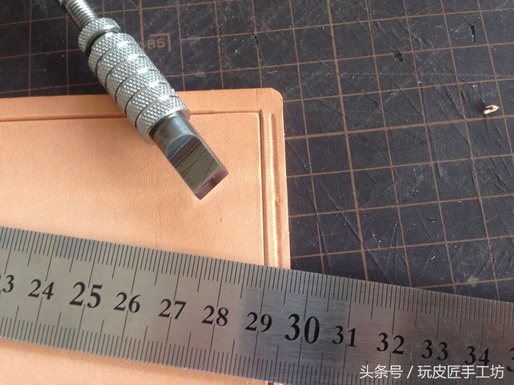 皮雕钱包手工制作视频,简易真皮手工钱包制作教程