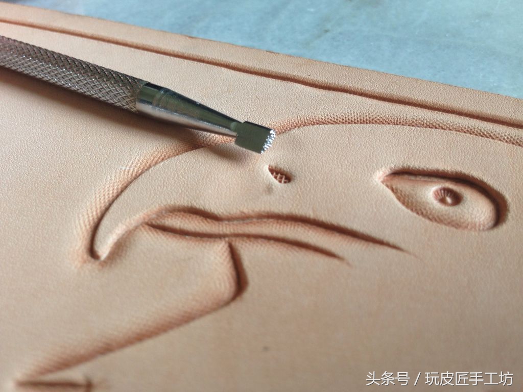 皮雕钱包手工制作视频,简易真皮手工钱包制作教程