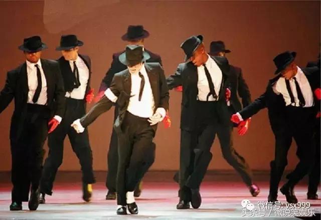 周星驰模仿李小龙跑步,周星驰模仿魔鬼终结者