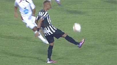 内马尔风骚过人,盘点内马尔的10个过人技巧教学