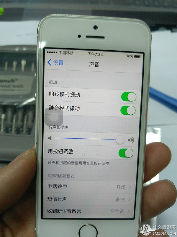 iphone5s摇动机身有响声,苹果手机振动失灵自己反复震动