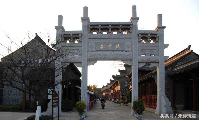 青砖黛瓦的古街风情,青砖黛瓦骑楼古巷