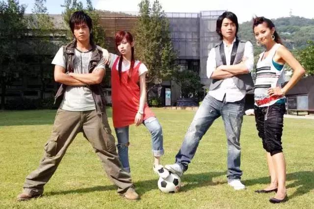 看杨幂职场着装如何搭配,袁姗姗和杨幂同款运动装