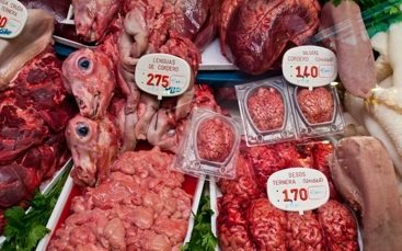 西班牙人爱吃啥,西班牙人吃生猪肉