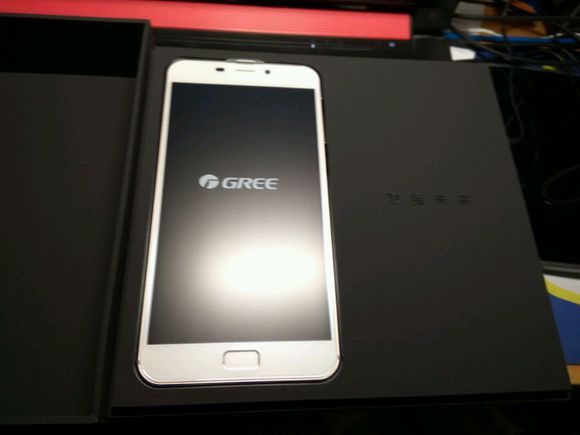 董小姐的情怀手机到底是个什么样？格力手机二*开代**箱体验