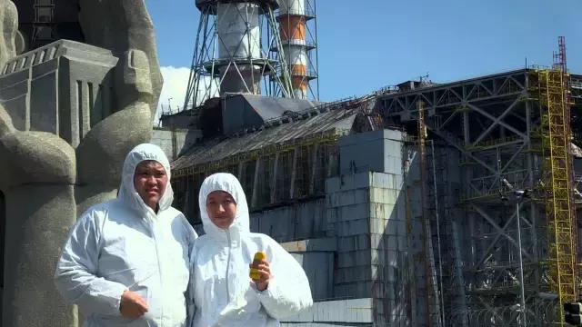 这对情侣被恐怖分子追杀，上演真人版绝命逃亡，却温暖了全世界