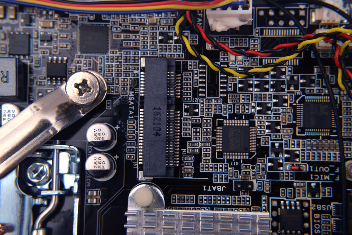 未到年二十八就扫除,晒一下我书房用的主力电脑